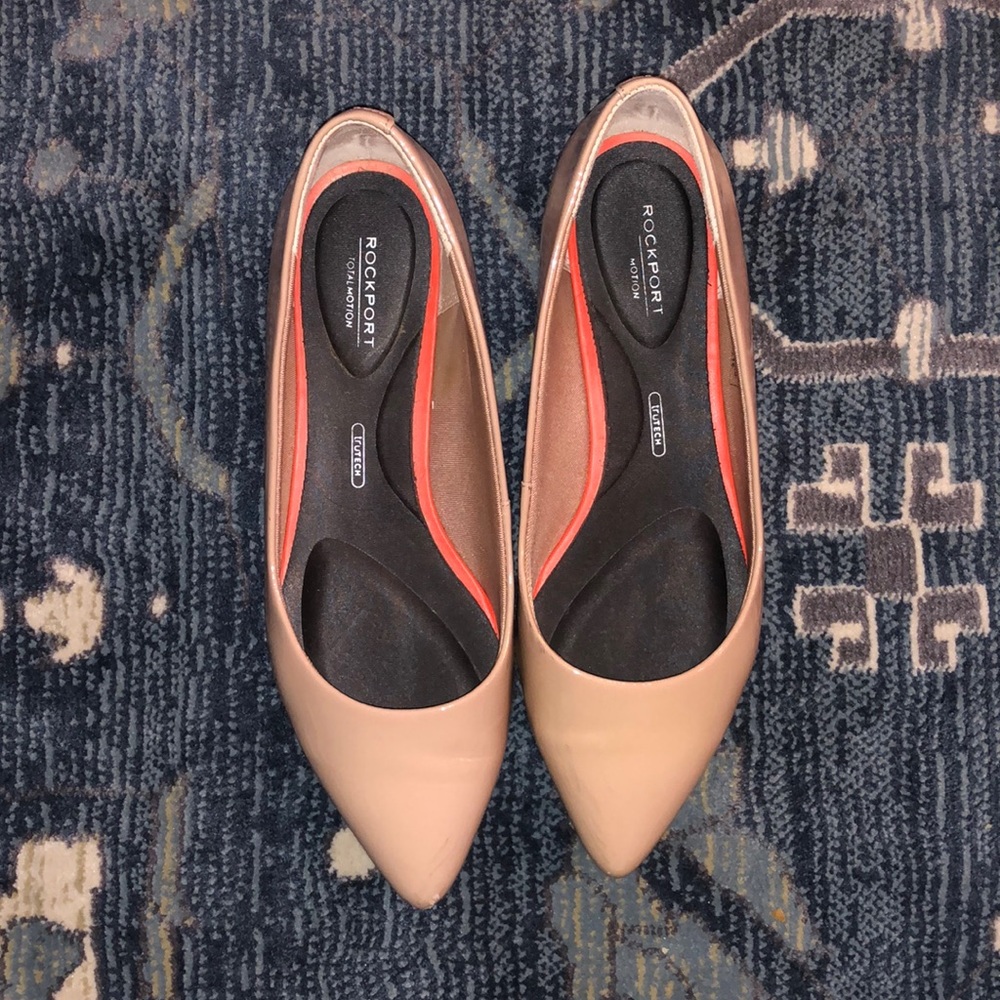 ROCKETPORT Glossy Tan Flats w/ Comfy Insert